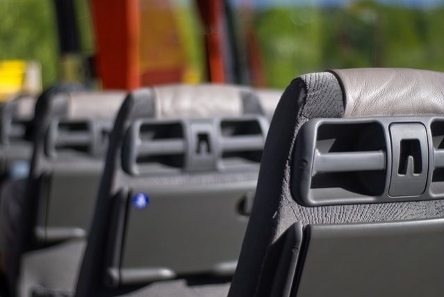 Pourquoi Réaliser Une Location Minibus Pour 9 Personnes Avec Chauffeur